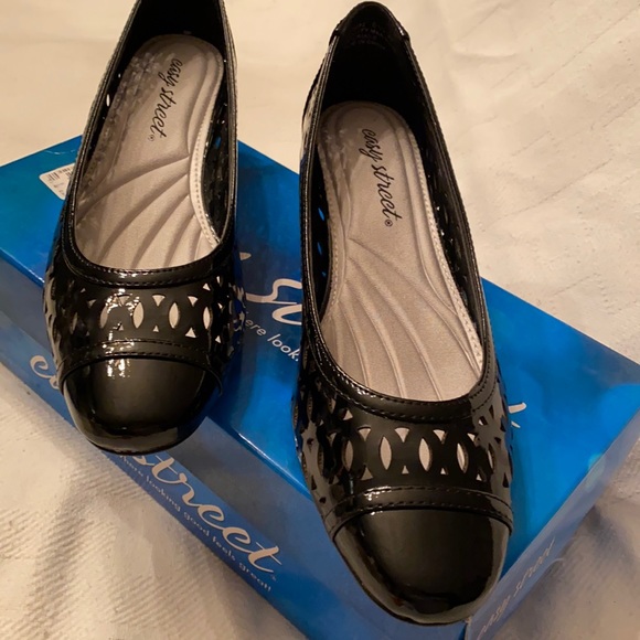 easy street Shoes - Black Patent pumps
